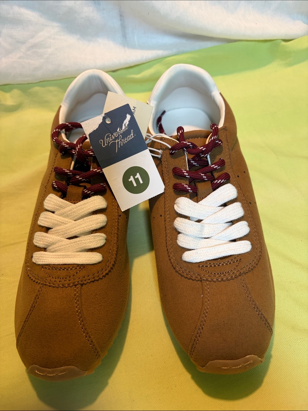 Universal Thread womensTan/Burgundy Casual Sneakers